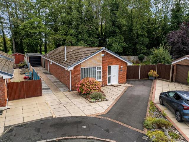 Bungalow for sale in Shell Green, Widnes