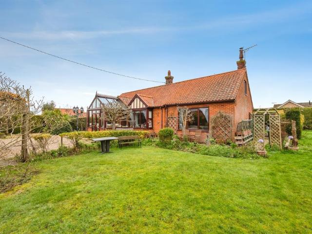 Bungalow for sale in Old Hall Street, Comers