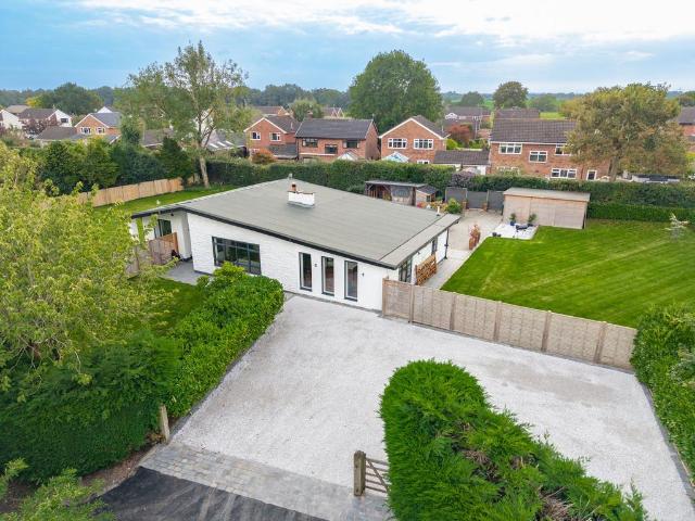 Bungalow for sale in Comberbach