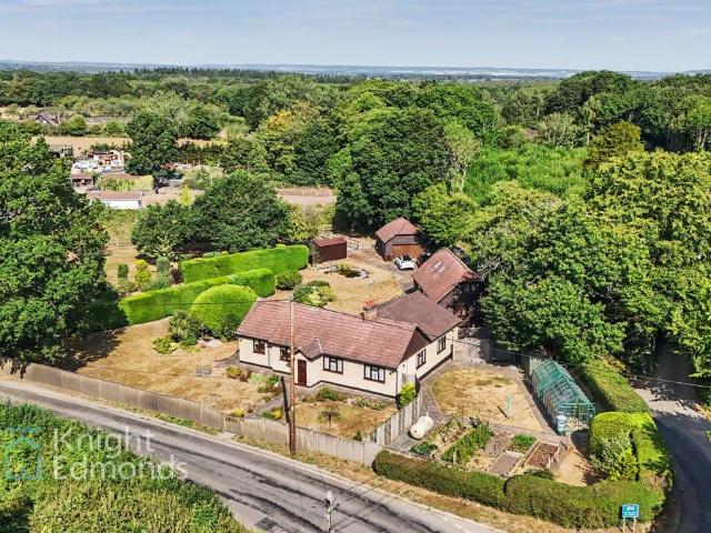 Bungalow for sale in Kingswood, Midway