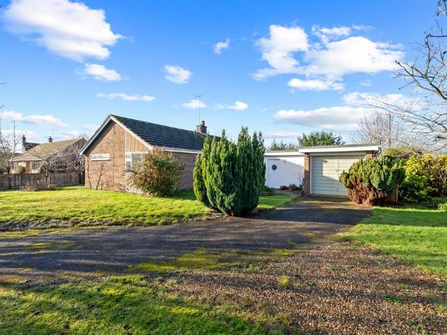 Bungalow for sale in Crookhill, Worcestershire