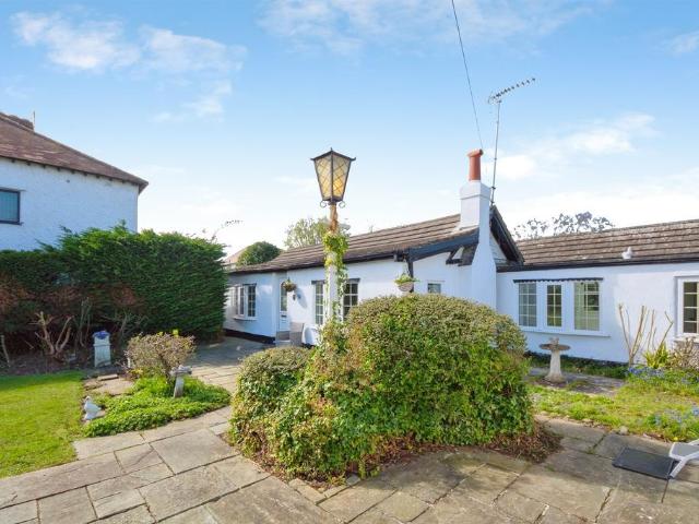 Bungalow for sale in Meols
