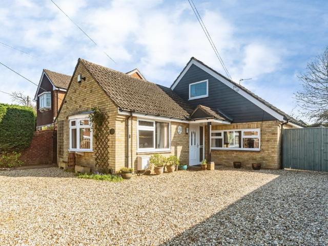 Bungalow for sale in Mortimer, West Berkshire
