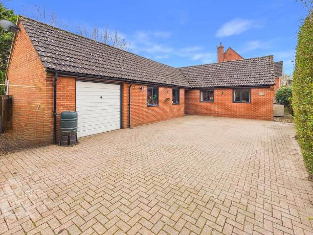 Bungalow for sale in Besthorpe, East Tuddenham