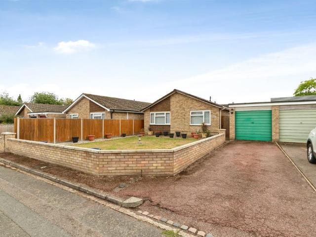 Bungalow for sale in Stotfold, Bedfordshire