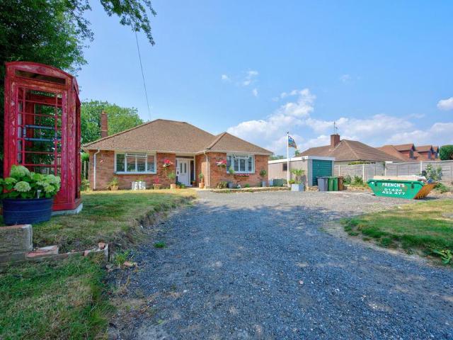 Bungalow for sale in Baldslow, Heathlands