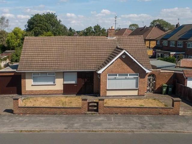 Bungalow for sale in Whetstone, Pinfold