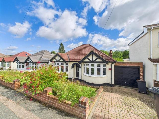 Bungalow for sale in London Borough of Croydon, Kenley