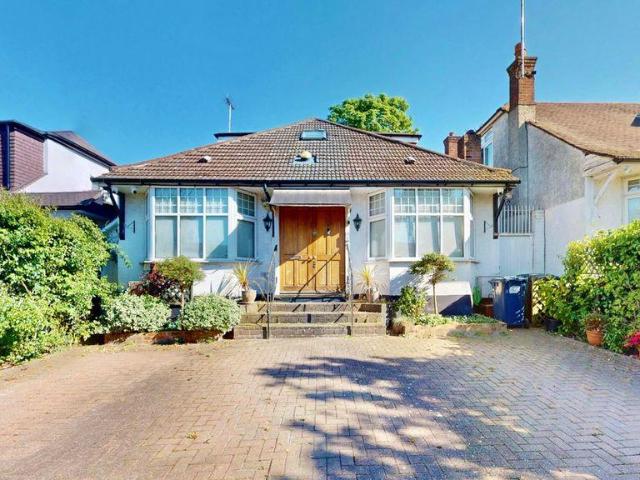 Bungalow for sale in Temple Fortune, Greater London