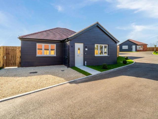 Bungalow for sale in The Butts, Kent