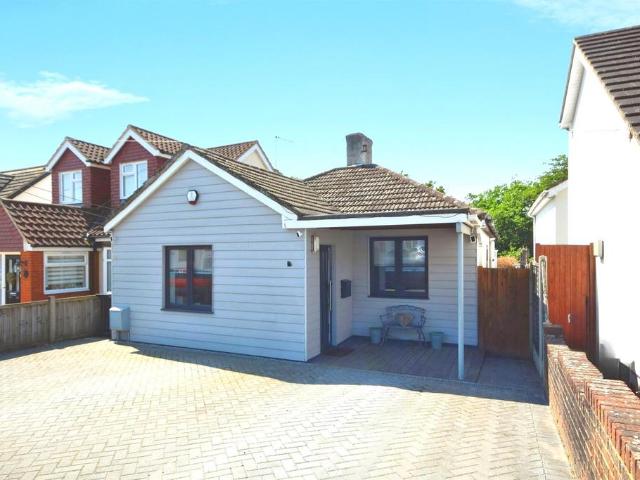 Bungalow for sale in Sunnymede, Billericay