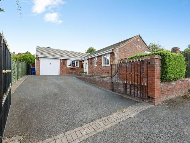 Bungalow for sale in Gornal Wood, Coseley