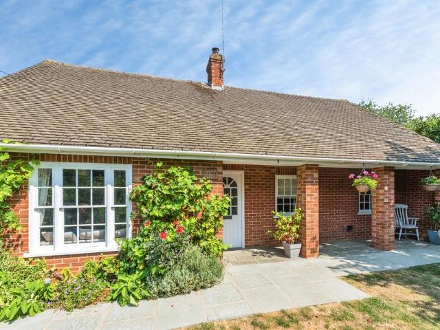 Bungalow for sale in Berrick Salome, Oxfordshire