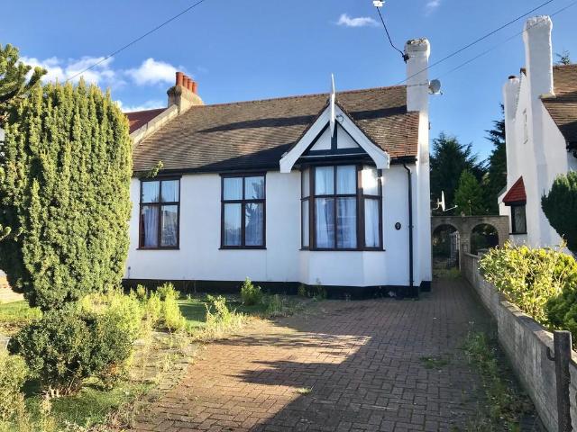 Bungalow for sale in Seven Kings, Greater London