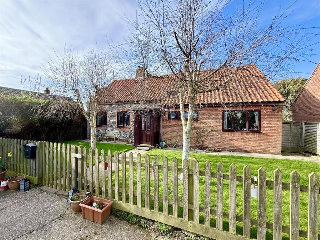 Bungalow for sale in Happisburgh, Comers