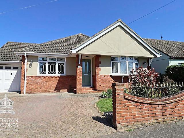 Bungalow for sale in Winter Gardens, Essex