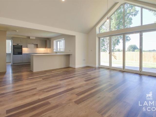 Bungalow for sale in Frinton and Walton, Dale Hill