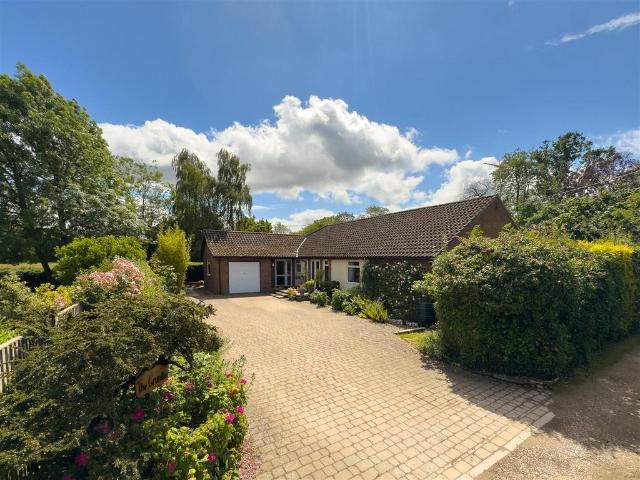 Bungalow for sale in Bedingfield, Suffolk