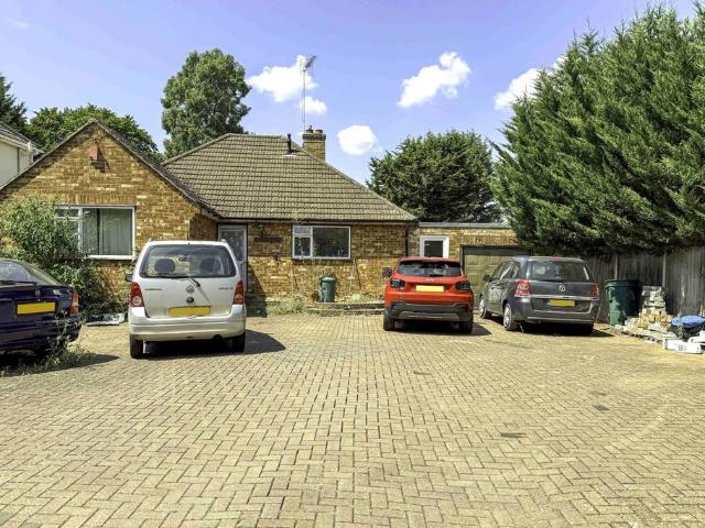 Bungalow for sale in Wraysbury