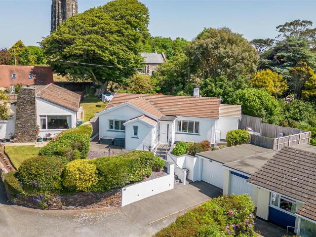 Bungalow for sale in Strode, Devon