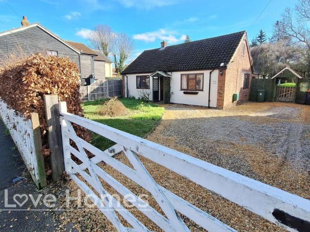 Bungalow for sale in Barton-le-clay, Bedfordshire