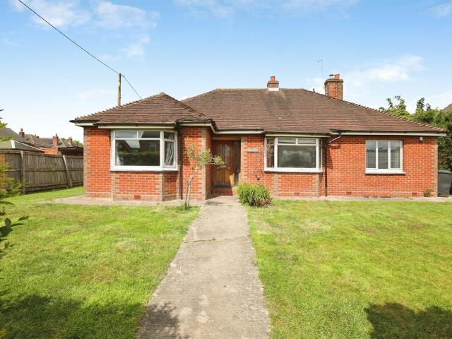Bungalow for sale in Devizes, Wiltshire