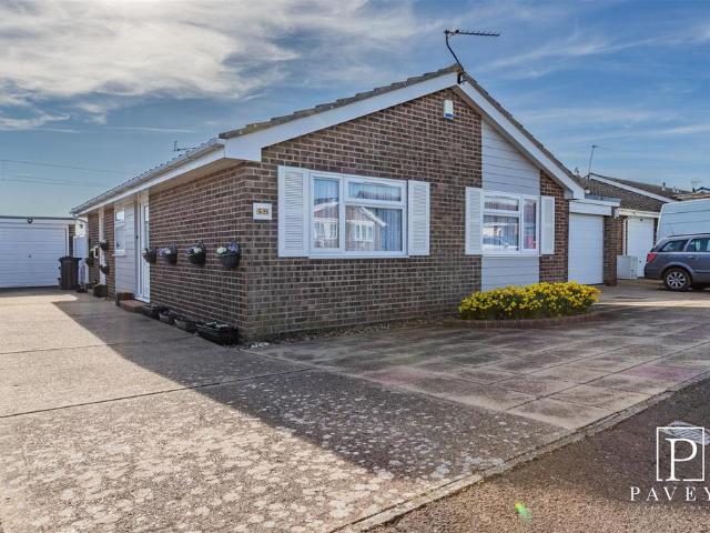 Bungalow for sale in Frinton and Walton, Dale Hill