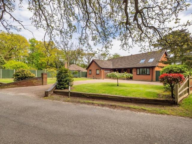 Bungalow for sale in Comers, Norfolk
