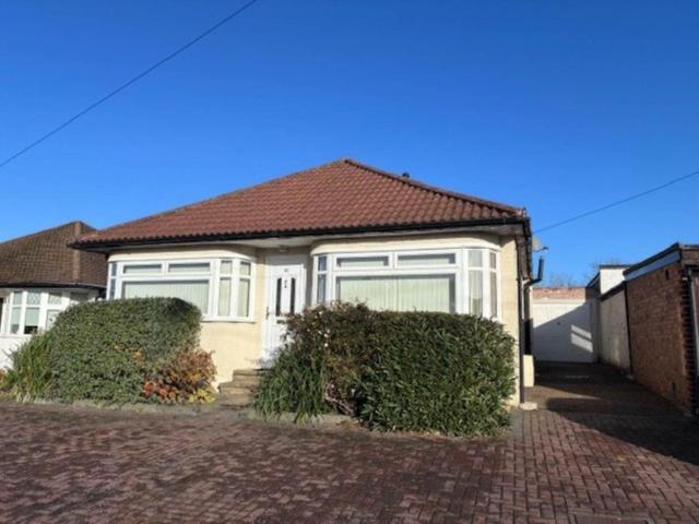 Bungalow for sale in Potters Bar, Hertfordshire