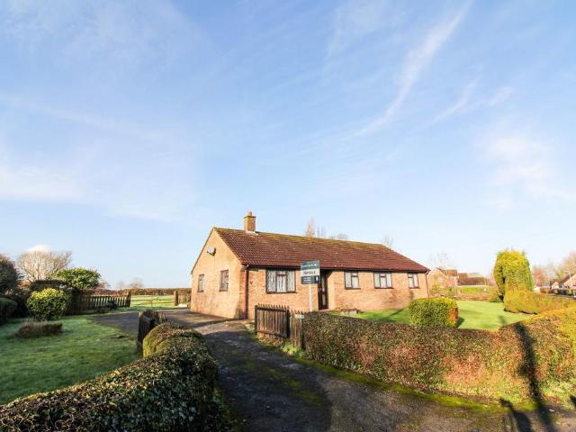 Bungalow for sale in Upton CP, West Lindsey