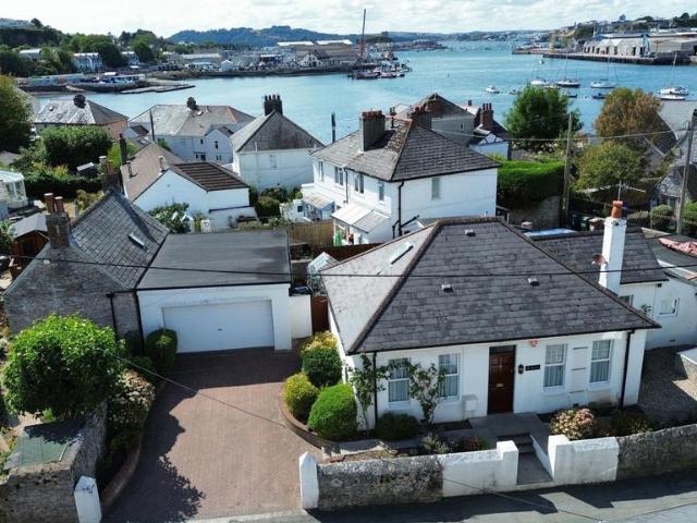 Bungalow for sale in Mount Wise