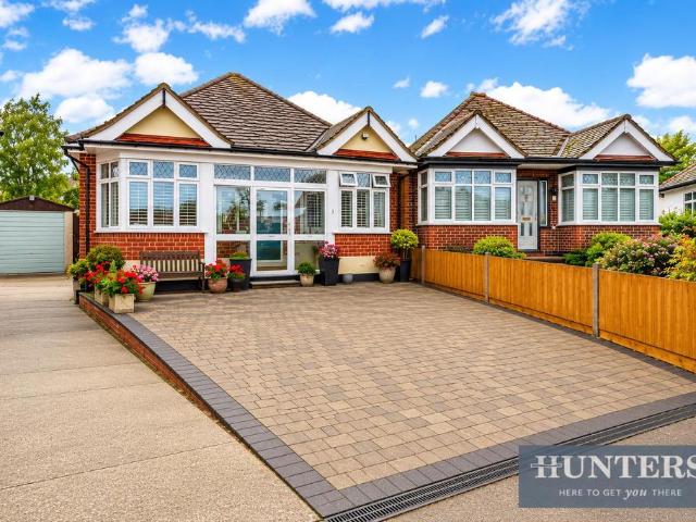 Bungalow for sale in London Borough of Sutton, Greater London