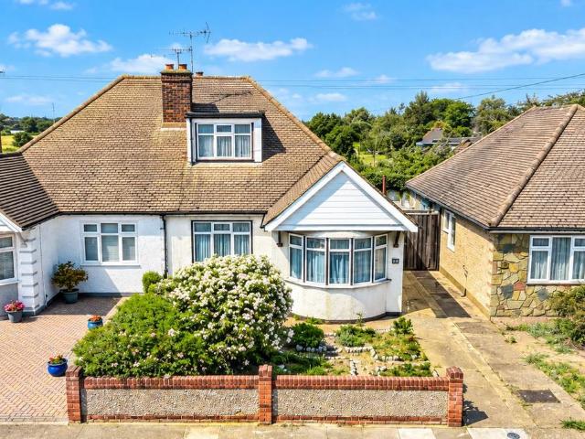 Bungalow for sale in Stifford Clays, Grays