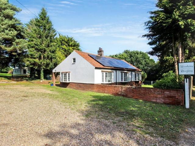Bungalow for sale in Roughton, Comers