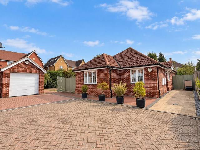 Bungalow for sale in Highwoods, Colchester