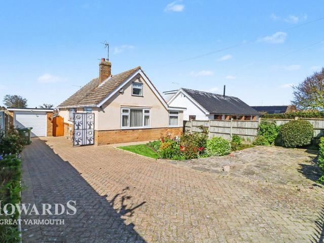 Bungalow for sale in Stokesby, Norfolk
