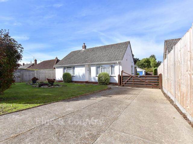 Bungalow for sale in Winford, Newchurch