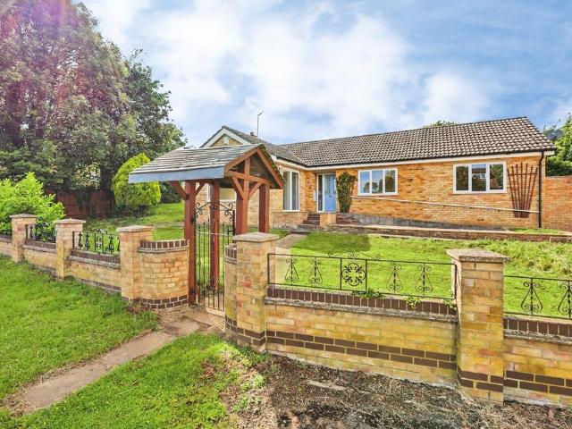 Bungalow for sale in Fosters Booth, Pattishall