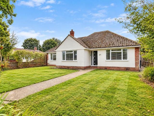 Bungalow for sale in Chipping Hill, Essex