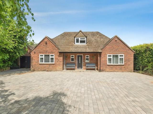 Bungalow for sale in Kings Sutton, Northamptonshire