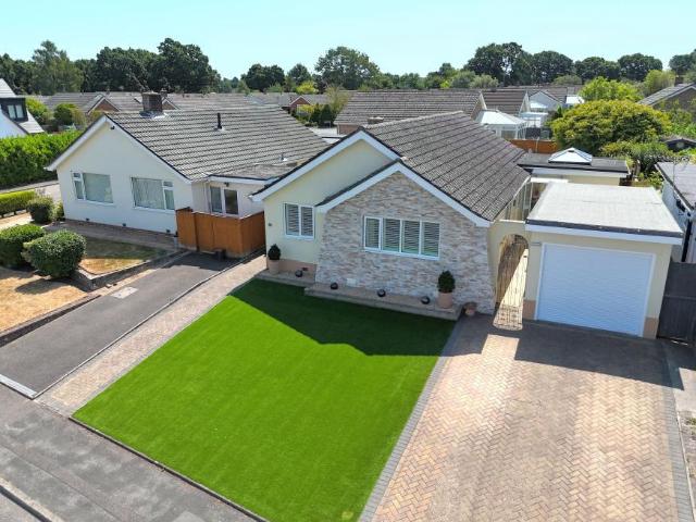 Bungalow for sale in Oakley, Merley