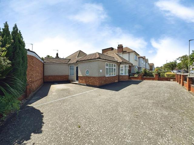 Bungalow for sale in Broadfields, Greater London