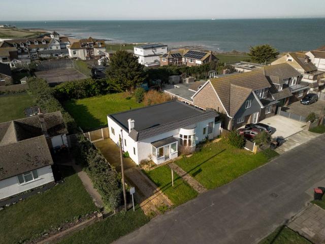 Bungalow for sale in Acol, Kent