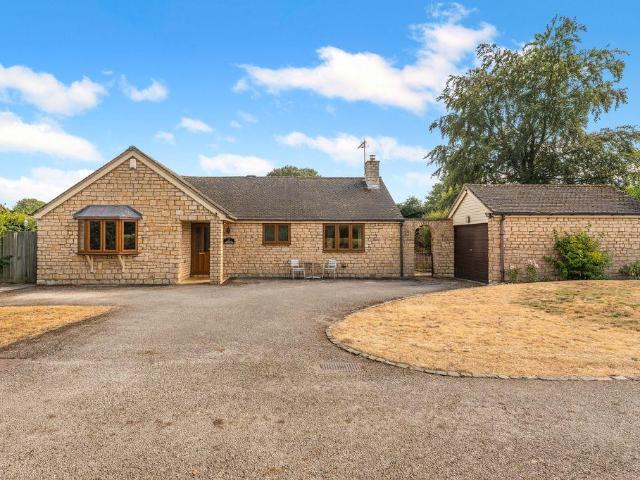 Bungalow for sale in Evershot, Oxfordshire