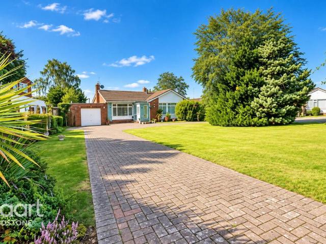 Bungalow for sale in Midway, Kent