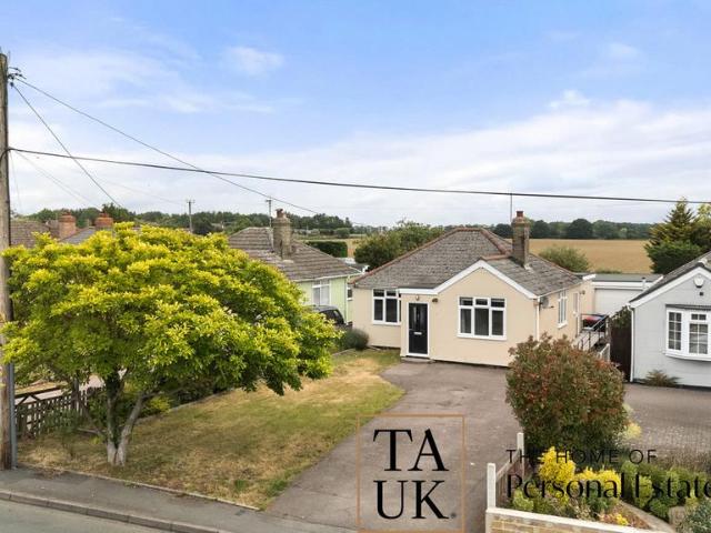Bungalow for sale in Chipping Hill, Essex