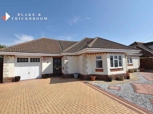 Bungalow for sale in Holland-on-Sea, Dale Hill