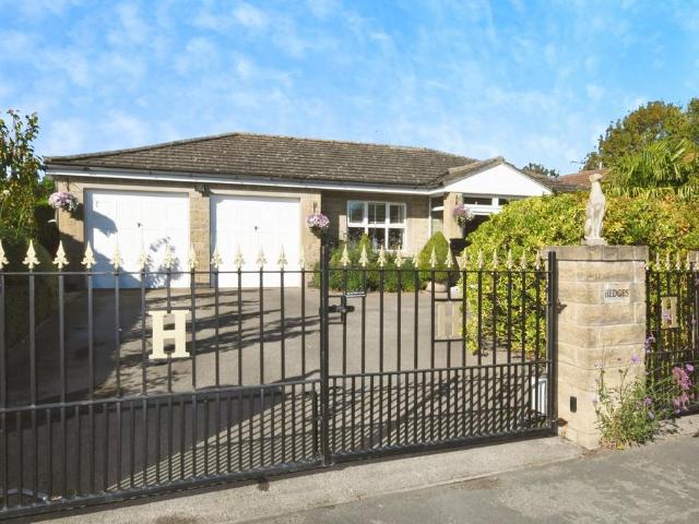 Bungalow for sale in Bucknall, Belleau