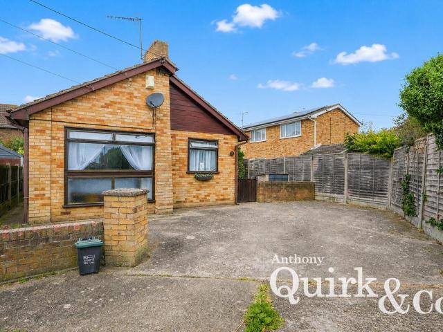 Bungalow for sale in Leigh Beck, Essex