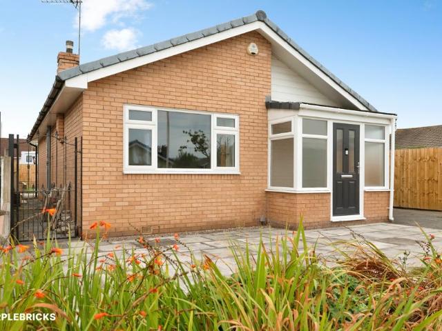Bungalow for sale in Crossens, Sefton